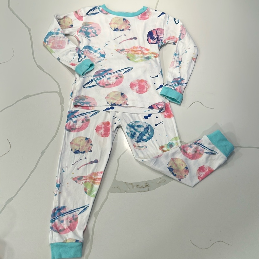 Burt’s bees kids organic cotton pajamas white watercolor galaxy size 4T 🪐🩵